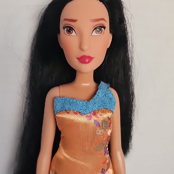 Disney Pocahontas Doll - Picture 2 of 5